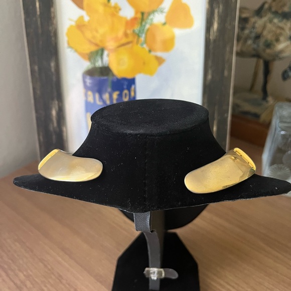 Rare vintage Kenneth Jay Lane hinged bib collar necklace gold tone white enamel - Picture 6 of 10